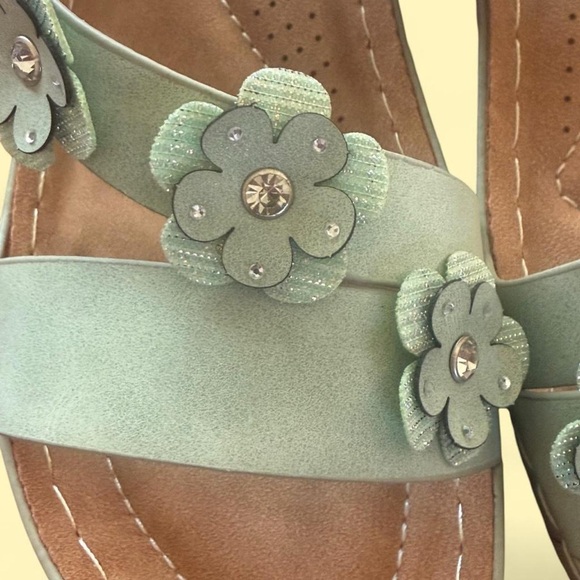 G.C. Shoes Floral Wedge Sandals (Size 7.5) - Picture 2 of 5